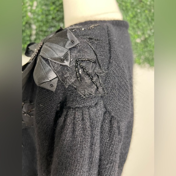 Vintage Rebecca Gray Wool Angora Black Floral Beaded Embroidered Sweater Size S - Picture 4 of 11